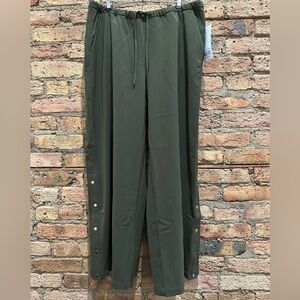 Athleta - MVP Snap Pant - Size Large Petite - Green - NWT